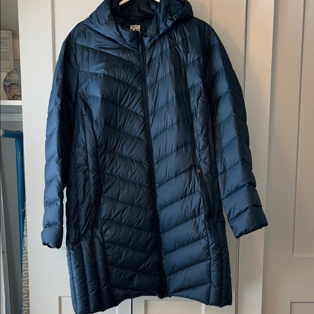 32 Degrees Navy Packable Puffer Jacket - New Condition